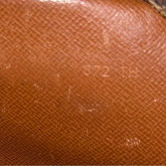 Auth LOUIS VUITTON Vintage Clutch/Wristlet - Picture 3 of 13